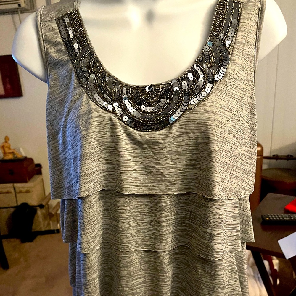 Grey top